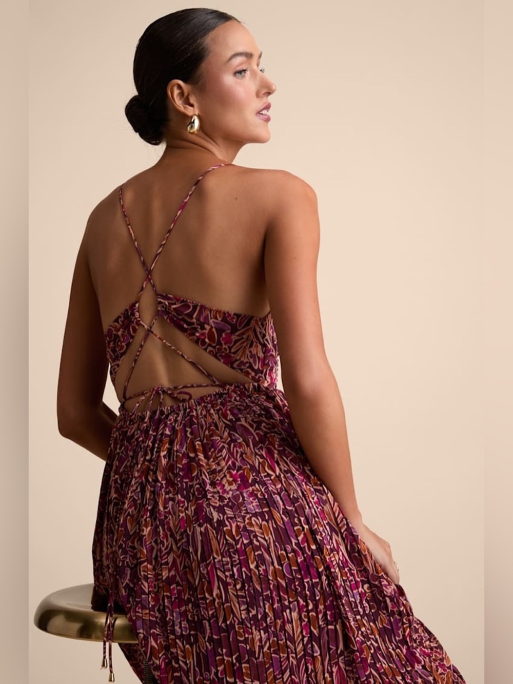 LULU’S KIT PLUM MULTI FLORAL PLEATED LACE UP MAXI DRESS - Picture 2 of 16